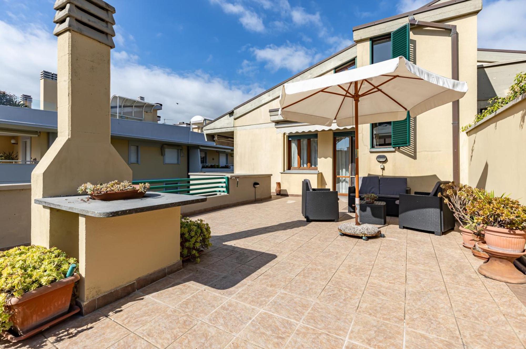 Two-Levels Apartment With Terrace And Parking Viareggio Luaran gambar