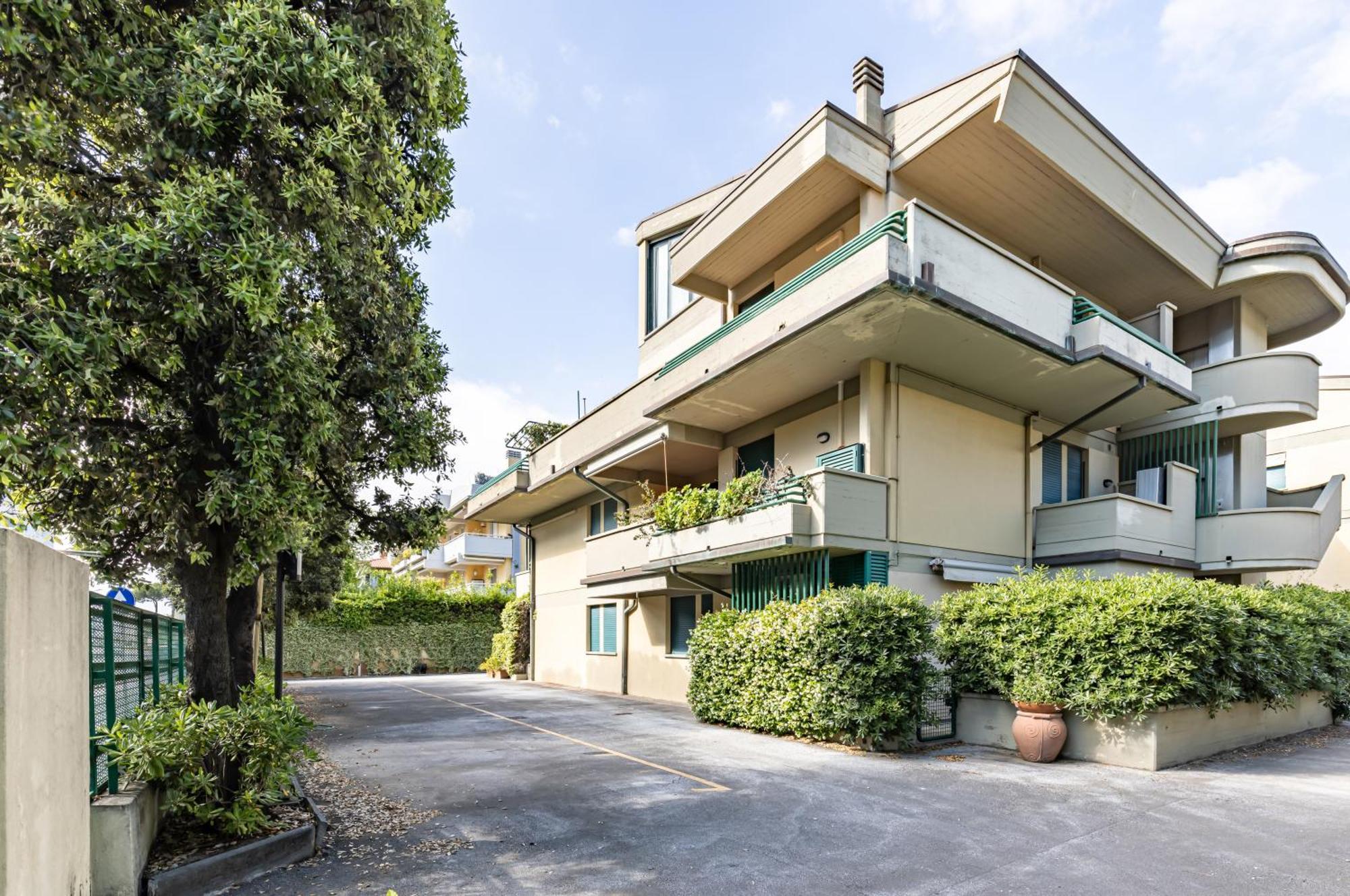 Two-Levels Apartment With Terrace And Parking Viareggio Luaran gambar